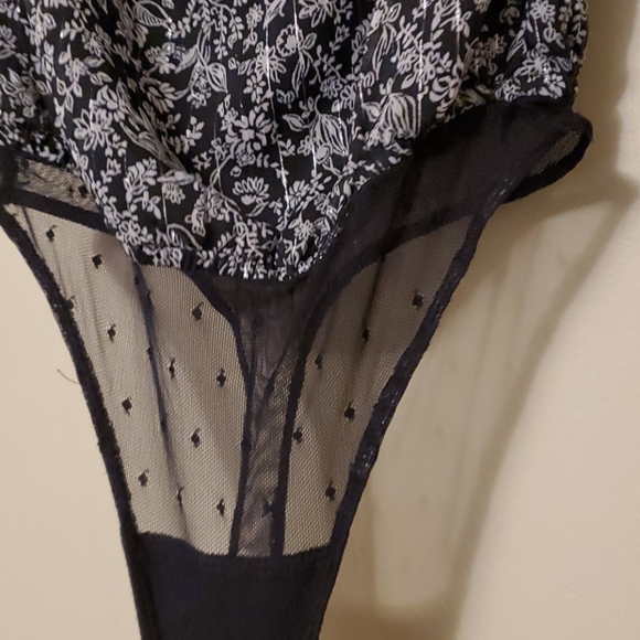 NEW Off-The-Shoulders Pretty Blouse-top Body Suit - Picture 3 of 4